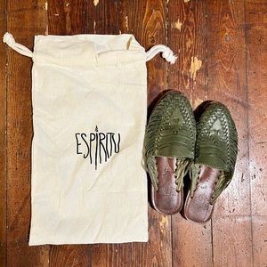 Espiritu Huaraches Shoes. Size 7 (fits more like a 6.5) Dark Green.
